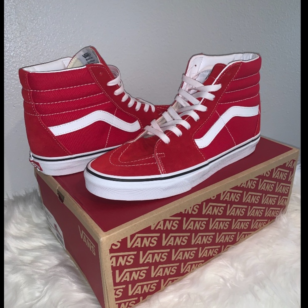 Men red high top vans